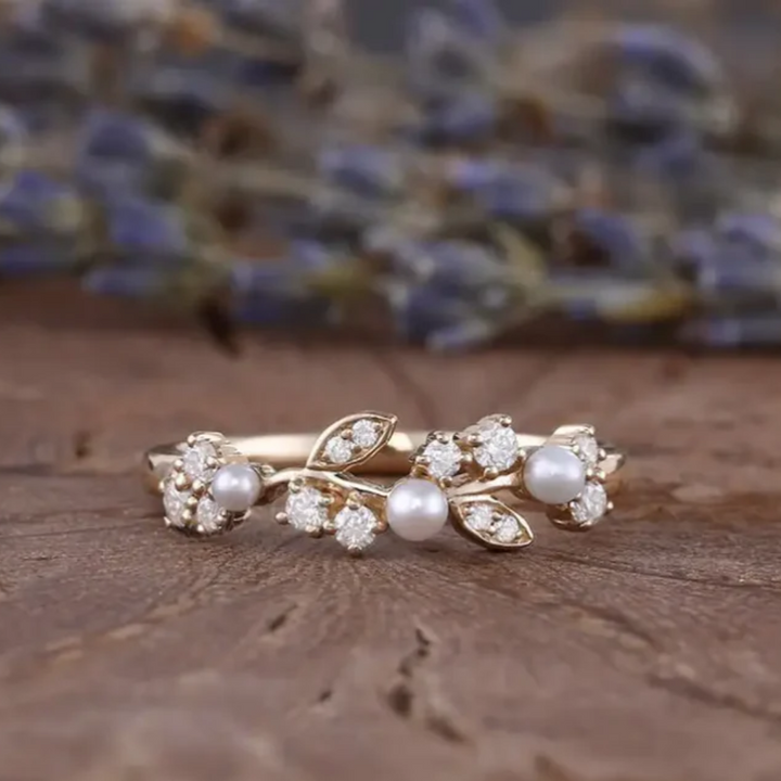 BRIGHT LEAF PEARL RING
