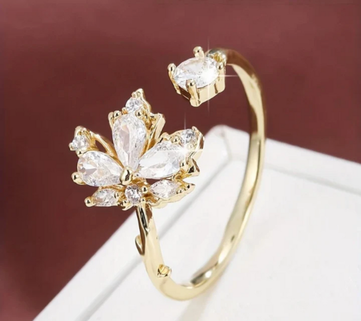 CRYSTALLINE LEAF GOLD RING