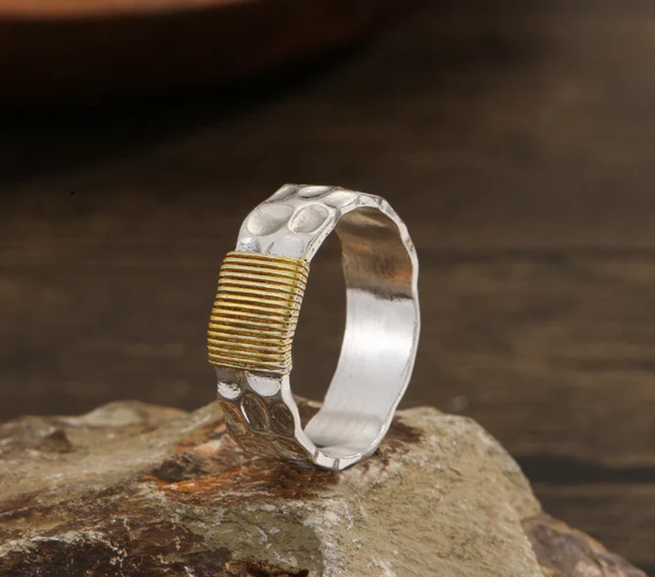 VINTAGE GOLDEN THREADS SILVER RING