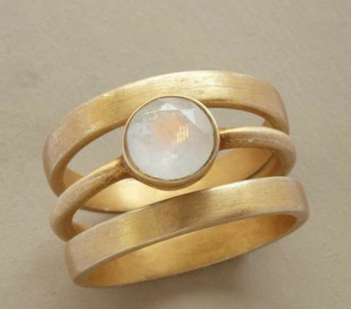 VINTAGE GOLD INLAID MOONSTONE RING