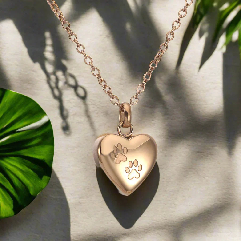 PET MEMORIAL UM NECKLACE WITH PAW ENGRAVING