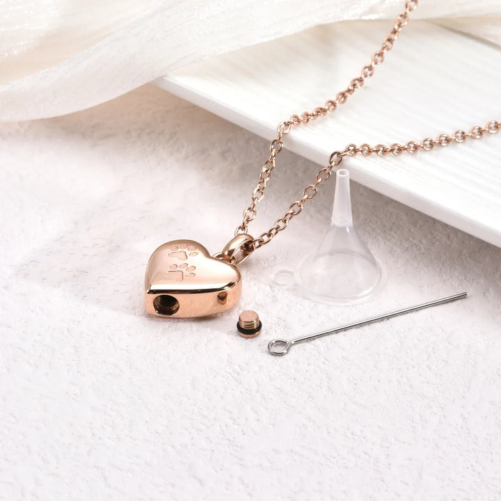 PET MEMORIAL UM NECKLACE WITH PAW ENGRAVING